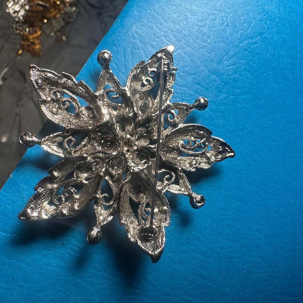 Premier Designs Silver Tone 'Pearls Night Out' Floral Brooch Pin Pendant